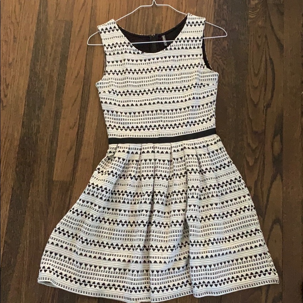 White and black patterned dress